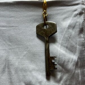 Anthropologie Antiqued Skeleton Key Shoe Charm NWOT shoe charms anthropologie